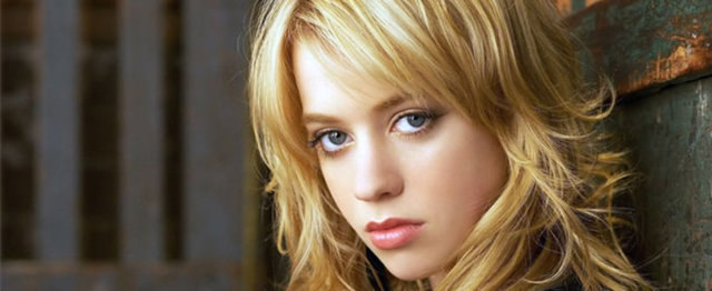 Saçlar ve tırnaklar için kullanılan biyotin içerikli ürünler saçların daha gür görünmesini sağlıyor.