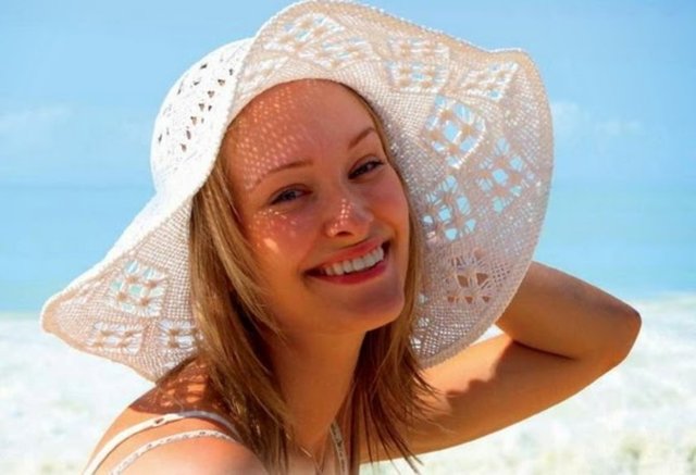 Yaz mevsimi saçlar için sıkıntılı bir dönemdir. Güneş ve deniz saçların kurumasına, neminin azalmasına ve sertleşmesine neden olabilir.