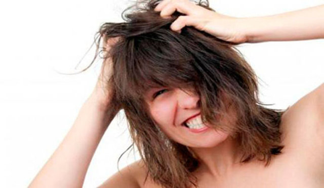 Cilt ve saç sorunları bir hastalıktan veya kalıtsal nedenlerden kaynaklanmıyorsa çoğunlukla beslenme ve bakım konusunda yaptığınız yanlışlardan kaynaklanır.