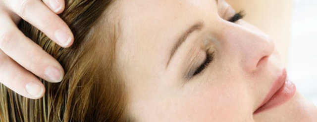 Saç renginizi açarken kuaföre çok sık gitmeyin, oryal kullanımını sınırlayın ve kuaför ziyaretlerini seyrekleştirin.