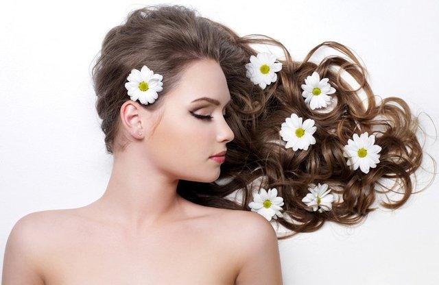 Kuru şampuanı gece yatmadan önce kullanmak daha doğru bir tercihtir.