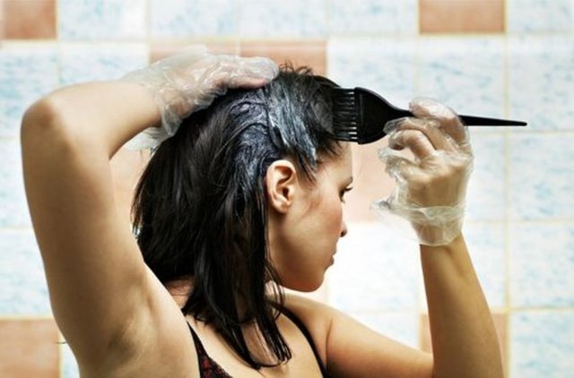 Özellikle saç rengini açan oryal gibi maddeler çok sık kullanıldığında saçların seyrelmesine neden olur.