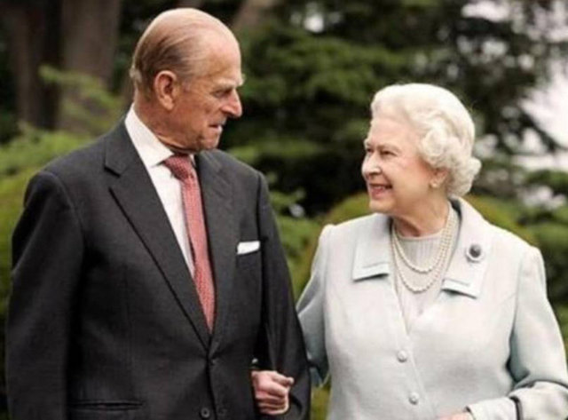 Prens Charles ve Kraliçe Elizabeth