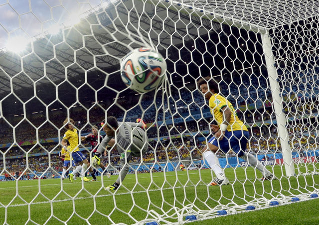 - Brezilya evinde en son 75 yıl önce 5 gol yemişti... (Brezilya 1-5 Arjantin, 01.15.1939 yer: Rio de Janeiro) -