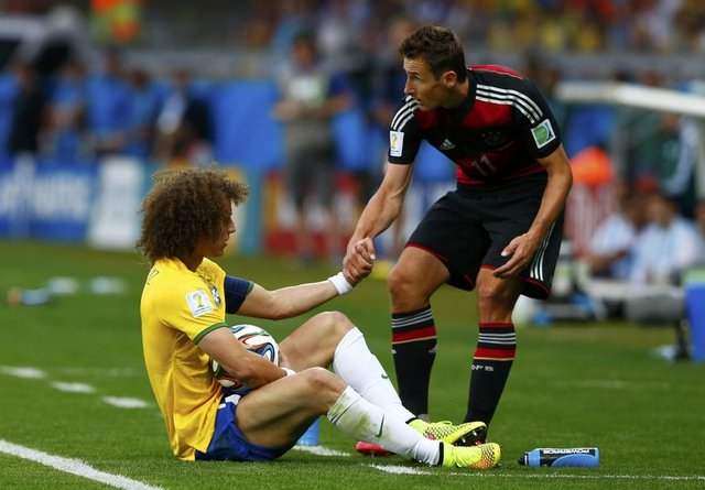 - ben brezilya'nın yerinde olsam "top benim saha benim" der, almanya'yı bi daha mahalle maçında oynatmam.