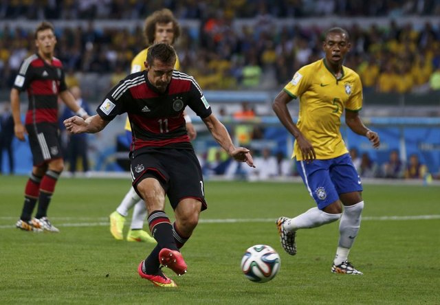 - Hakem ilk yarıda maçı bitirsin artık daha fazla ayıp olmasın Brezilya'ya