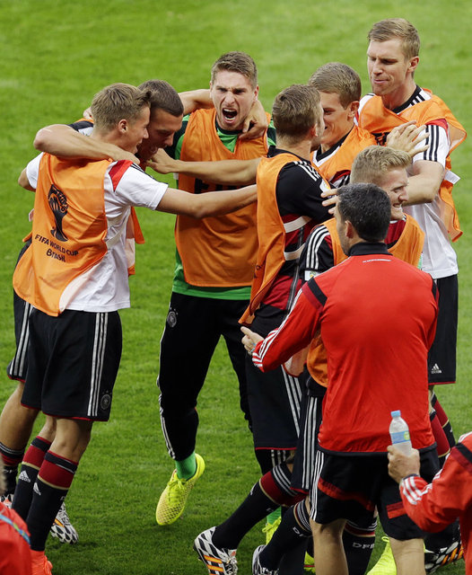 - Almanlar yarım saatte Brezilya'ya 5 gol attı. Brezilya bu olmamalıydı... O sıcak kanlı, sevecen latin halk için üzüldüm...