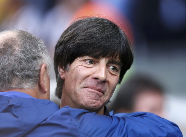 - Brezilya gibi takıma defans oynatrsan böyle olur. Ayrıca koskaca takmın forveti fred ve jo ya kalmıssa bir de üstüne efsanleri almzsan neyse