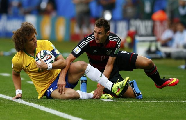 - Almanya = Bolt + ışık hızı + Hakan Şükür'ün 9 saniyede attığı gol