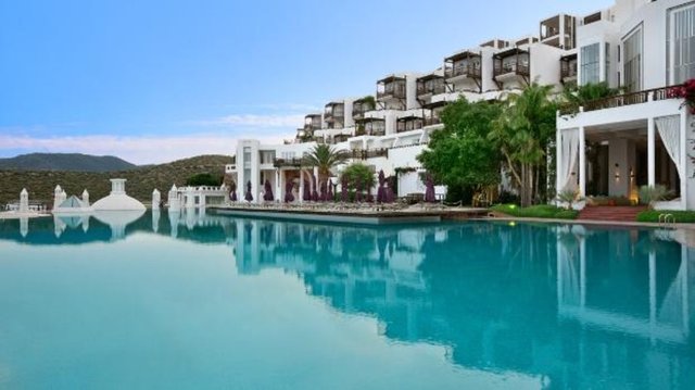Kempinski Hotel Barbaros Bay -  - Bodrum'a 20 dakika mesafedeki Kempinski Hotel Barbaros Bay'ın yazısına göre denizi aratmayan kocaman bir iç havuza sahip.