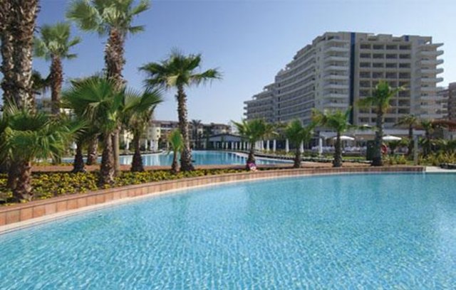 Otelde bebek bakıcılığı hizmeti de sunulurken otelin bilhassa iki yaşın altındaki çocuğu olanlara rahat bir tatil imkanı sunduğu belirtiliyor.