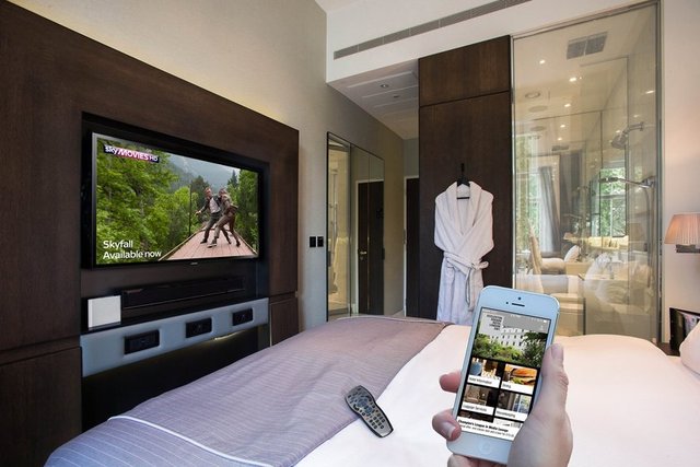Otel odalarındaki değişim -  - Önümüzdeki 10 yıl içerisinde teknolojinin hızlanan seyri, otellere misafirlerine mobil cihazları üzerinden deneyimlemelerini sağlayacak hiper-kişiselleştirilmiş sistemler sunacak.