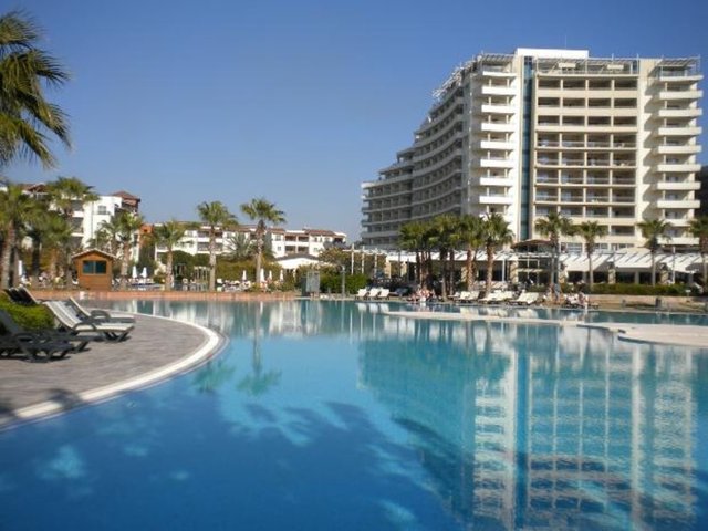 Barut Lara, Lara -  - Times analizinde Antalya Lara'daki Barut Lara'nın tam hareketli çocuklara sahip ebeveynlere göre bir otel olduğunu belirtti.