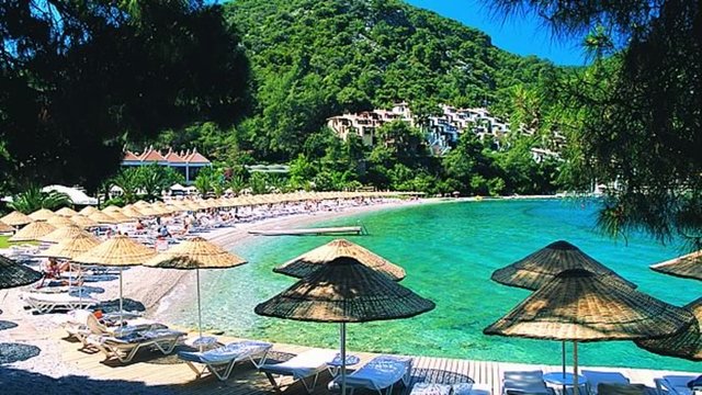 Kapalı havuzu olmamasına rağmen açık havuzun yeterli olduğu belirtilen yazıda çocukların da yapabileceği tonlarca aktivitenin olduğuna dikkat çekildi.