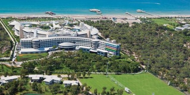 Cornelia Diamond Golf Resort & Spa, Belek -  - Times gazetesi 611 odalık dev otel Cornelia Diamond Golf Resort & Spa'yı ise "en iyi yemek ve hizmet" kategorisinde birinci seçti.