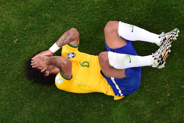 Daily Mirror da Sun gibi, "Bu Dünyadışı Hezimet" manşetini attı.