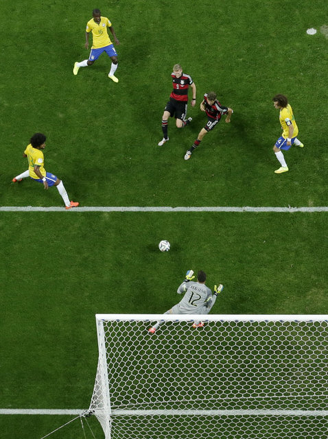 Ağır yenilginin etkisinin uzun süreceğini yazan Brezilya basınından spor gazetesi Lance, "Tarihin en büyük utancı" başlığını atarak, "Karizmatik Almanya tüm soğukkanlılığını gösterdi ve Brezilya Milli Takımı'nı 7-1'lik skorla yuttu.