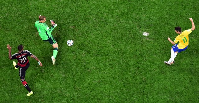 Brezilya'nın 2014 FIFA Dünya Kupası yarı final mücadelesinde Almanya karşısında yaşadığı 7-1'lik tarihi yenilginin ardından, ülke basını "utanç" ve "küçük düşürücü" ifadelerini başlıklarına çıkardı.