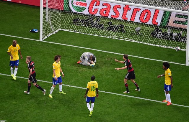 Türk asıllı Alman futbolcu Mesut Özil, "Ne maçtı! Seni tekrar görmek harika Estadio do Maracana!" ifadelerini kullandı.