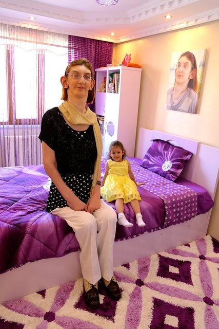 Ben o sıralarda 2 metre 10 santimetre boyundaydım ve 'o rekoru alabilirim' düşüncesiyle başvuru yaptım" dedi.