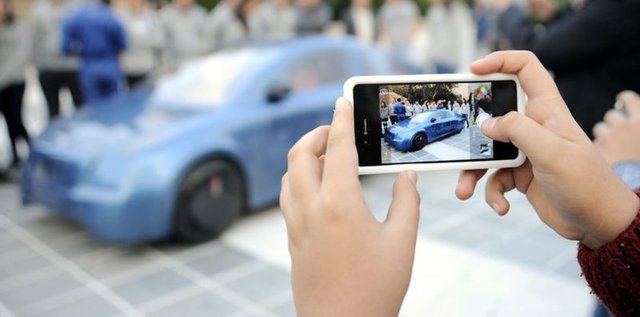 "İstanbul Üniversitesi Elektrikli Binek Otomobil Projesi" kapsamında öğrenci ve akademisyenlerden oluşan 24 kişilik ekiple hazırlanan araç, Cumhuriyet Meydanı'na getirildi.