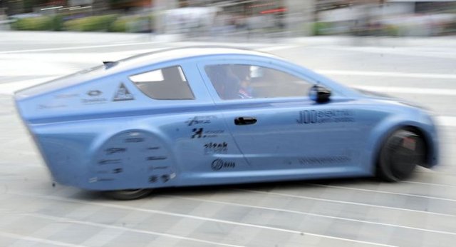 İstanbul Üniversitesi (İÜ) Yerel Elektrikli Araba ekibi tarafından hazırlanan 4 saatlik şarj ile 500 kilometre yol kat edebilen "T-1" adlı elektrikli araç, Çanakkale'ye ulaştı."