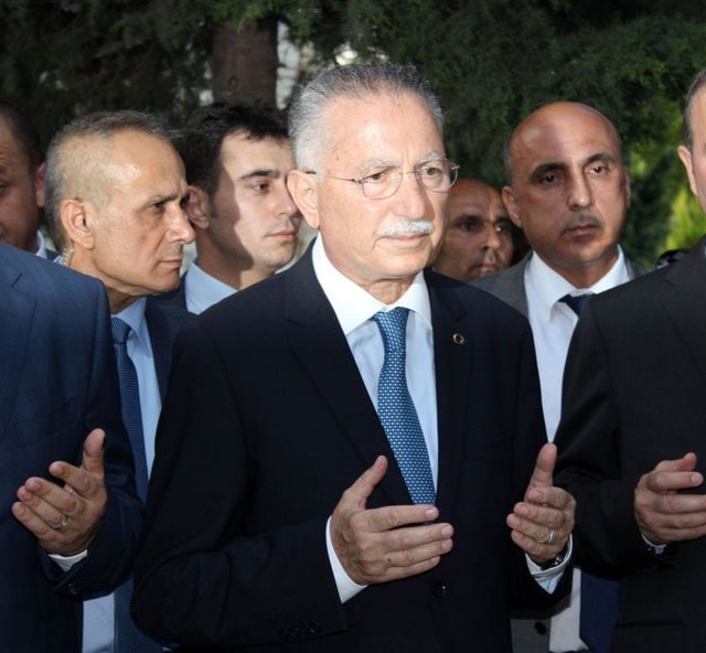 İHSANOĞLU'NDAN SALDIRI AÇIKLAMASI - Cumhurbaşkanı adayı Ekmeleddin İhsanoğlu, bu akşam Ayvansaray'da katıldığı iftar sırasında bir koruma polisinin havaya tek el ateş etmesiyle ilgili yazılı açıklama yaptı.