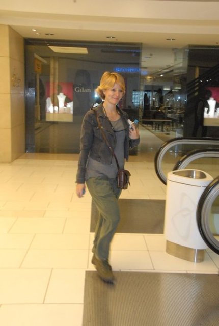 Bade İşçil, önceki gün Zorlu Center'da alışverişteydi.