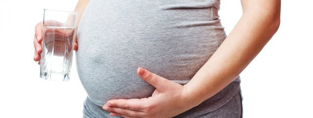 Yeterli sıvı alınıp alınmadığını veya tahmin edilenden fazla sıvı kaybı olup olmadığını anlamanın en kolay yolu idrar rengidir