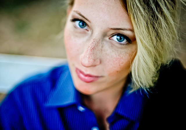 Ayrıca hamilelikte ciltteki renk hücrelerinin aktif olması nedeniyle yüzde çillerin artışı ve belli gölgelerdeki hamilelik lekeleri artış göstermektedir