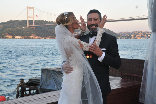 Çift mütevazı bir düğünle dünya evine girmişti