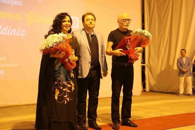 Berkay, "Türkan Şoray'a herkes gibi ben de aşıktım ama bugün burada ilk kez ona aşık olduğumu itiraf etmek istiyorum" diye konuştu. -  - DHA