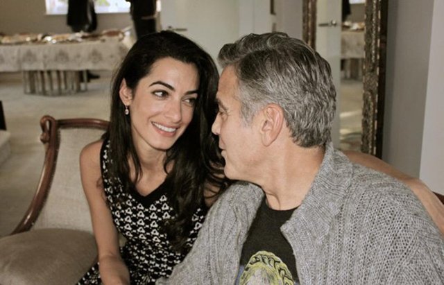 Ünlü oyuncu George Clooney(53)Lübnan asıllı avukat sevgilisi Amal Alumiddin ile evleneceğini duyurdu.