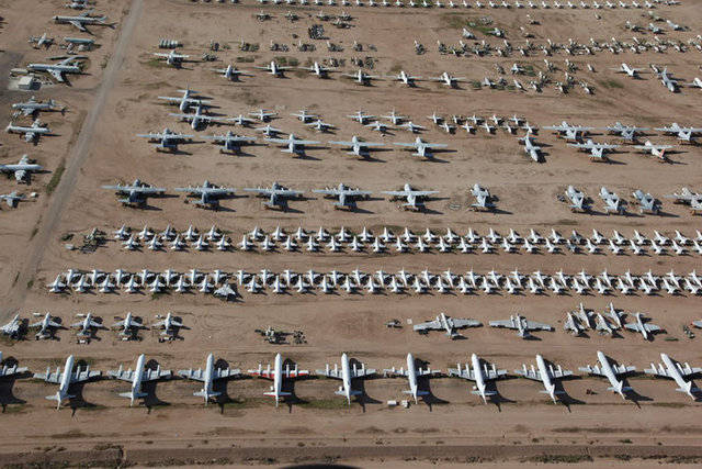 Birinci gruptaki uçaklar ileride kullanılmak üzere bozulmadan tutuluyor.