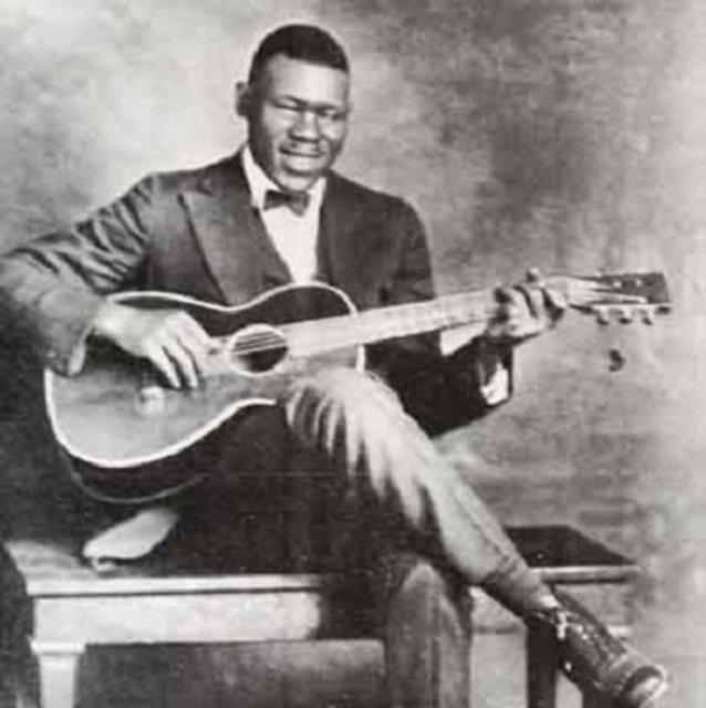 Şarkı görme engelli "Willie Johnson"ındır ve ismi "Dark was the night, cold was the ground", olan şarkı sözlerden değil mırıldanmalardan oluşur.