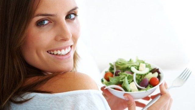 Potasyum sinir uyarılarının iletiminde, normal kas kasılması, ve sıvı dengesinde önemli bir rol oynar