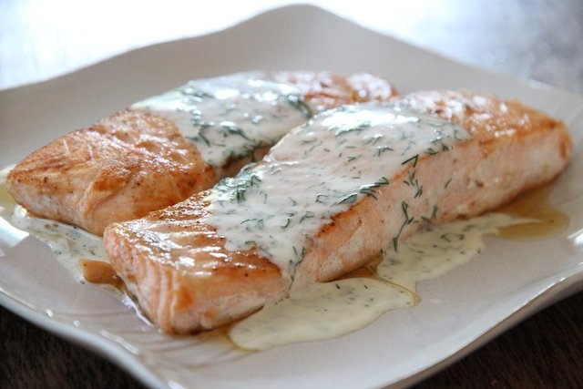 Somon, beyaz olmayan ton balığı, pisi balığı, ringa balığı ve sardalya omega 3 yağ asitleri tüm mükemmel kaynaklar