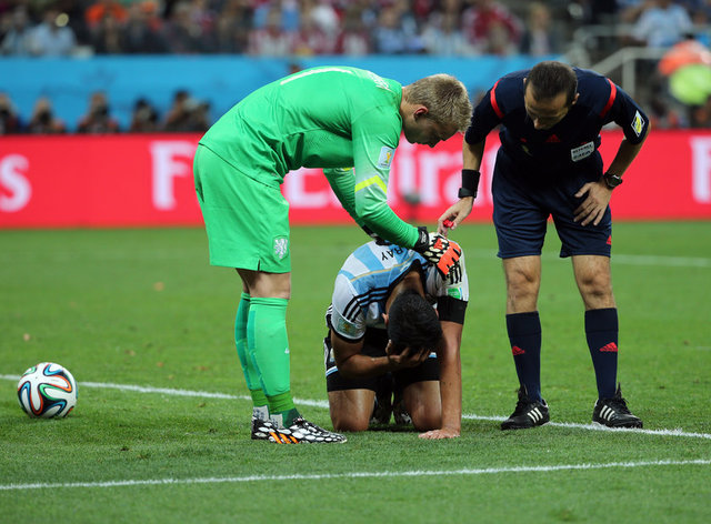 La Gazzetta dello Sport, Çakır için 'Turnuvanın en iyi hakemlerin biri' ifadesini kullanırken SKY Sport ise "Sıkıcı maçı yönetimi izlenilebilir hale getirdi" dedi.