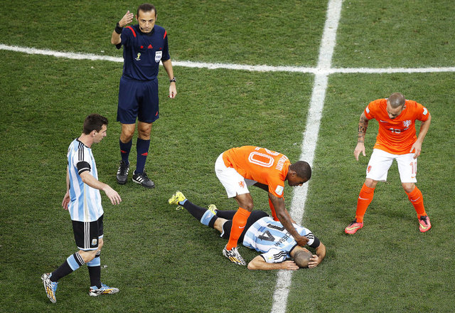 -  Cüneyt Çakır'ın sağduyusunu kullanan bir hakemlik yaptığına dikkat çekildi.