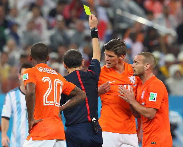 Arjantin'e karşı kaleci Jasper Cillessen de uygulamak istedi ancak Çakır, başarılı file bekçisine kalesine geçmesini söyleyip büyük takdir topladı.