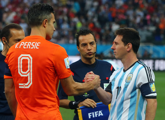 Çizme basını, Türk hakem için "Finali o yönetmeliydi" yorumunda bulundu.