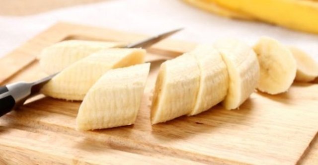 Kansızlık sorununu çözer -  - Yüksek miktarda demir içeren muz, kandaki hemoglobin oranını artırır ve kansızlığı önler