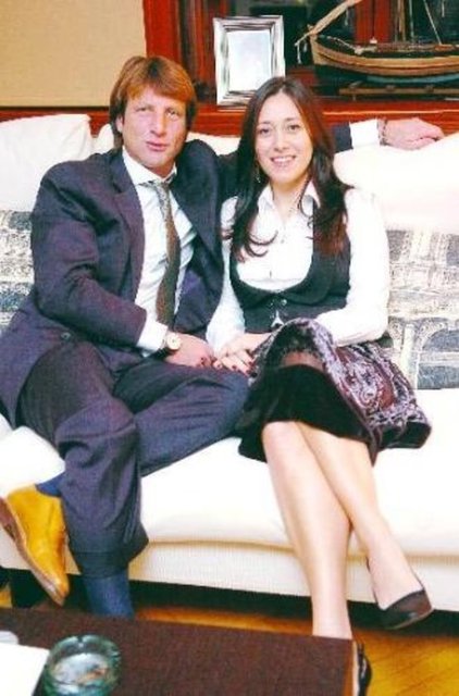 Kaya Çilingiroğlu'nda "Kaya" adından bir oğlu olan Feraye Tanyolaç'ın açtığı "anlaşmalı" boşanma davasında mahkeme, ünlü çifti tek celsede boşamıştı.