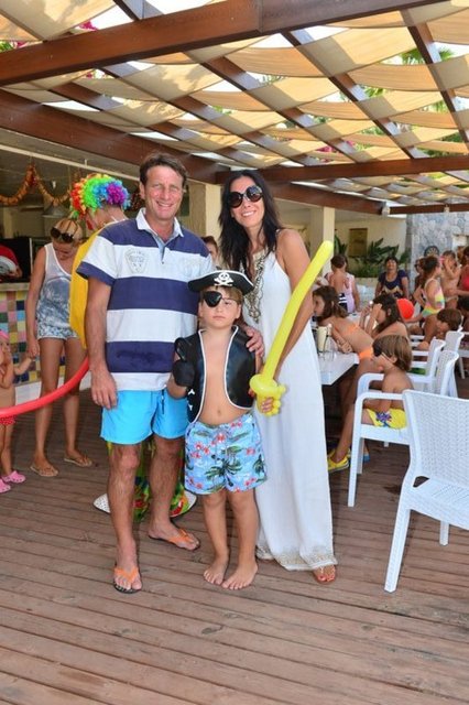 Çiftin boşanmalarına karar veren hakim, çiftin çocuğu Kaya'nın velayetini anneye vermişti. Çiftin birbirlerinden maddi ya da manevi tazminat talebi olmamıştı.