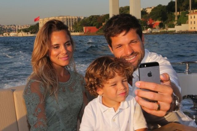 Sarı-lacivertli kulüpten yapılan açıklamada, Diego Ribas'ın, eşi Bruna ve oğlu Davi ile boğaz turu gerçekleştirdiği kaydedildi.