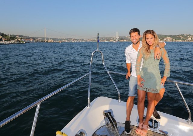 Boğaz turunda Diego ile ailesinin keyifli zamanlar geçirdiği ve bol bol fotoğraf çektiği vurgulanırken, daha sonra Fenerbahçe Faruk Ilgaz Tesisleri'nde akşam yemeği yenildiği aktarıldı.