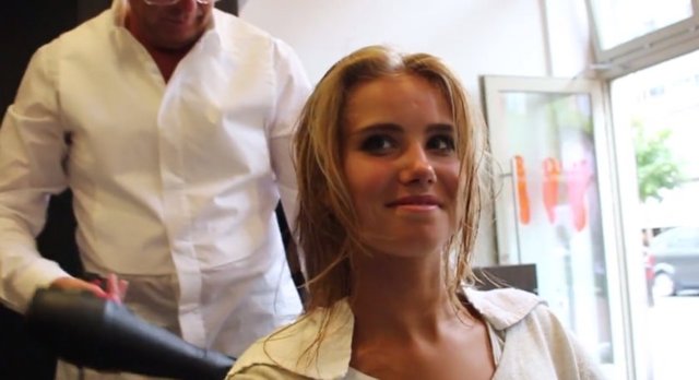 Çin'de hayvanlar üzerinde yaptığı testler nedeniyle hedefte olan şirket, genç kızı kampanyalarından çıkardı ve promosyon videosunu da gösterimden kaldırdı. -