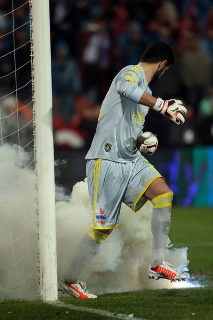 Oltayı hazırlayıp suya attı, ama sabırla beklemesi de işe yaramadı ve Demirel günü hiç balık yakalayamadan noktaladı.