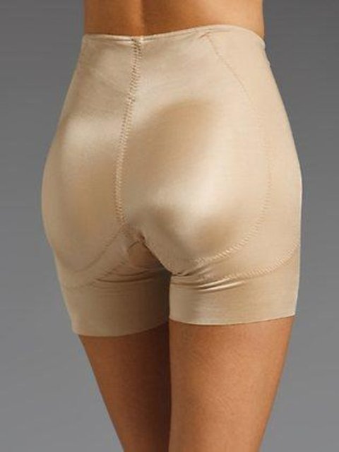 Monaco Krallığı'ndan şövalye unvanına sahip olan Barne, Middleton'ın düğünde destekli bir iç çamaşırı giydiğini nereden bildiğine dair bir açıklama yapmamıştı.