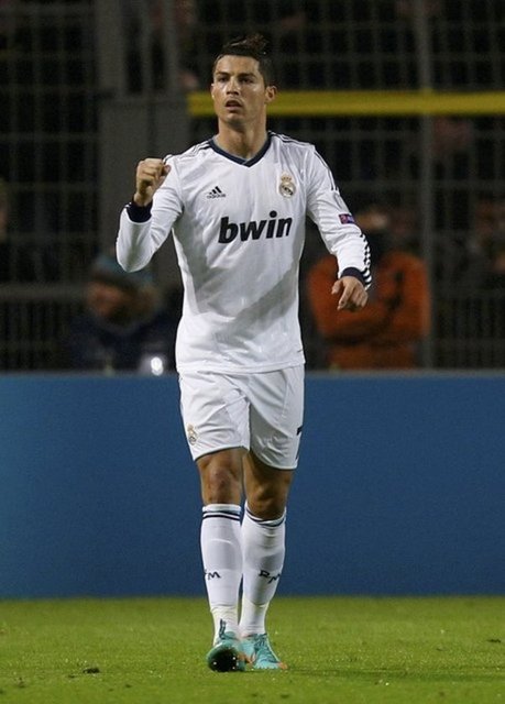 Kanser hastalarına özel bir zaafı var çok sayıda kanser hastası özellikle çocuklara yardım eder.